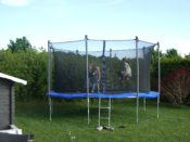 trampolina do ogrodu